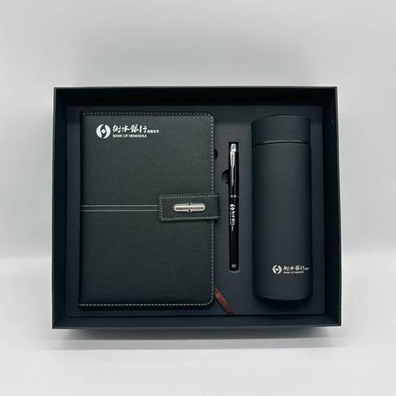 手工摆件：承载着时间温度的艺术品
